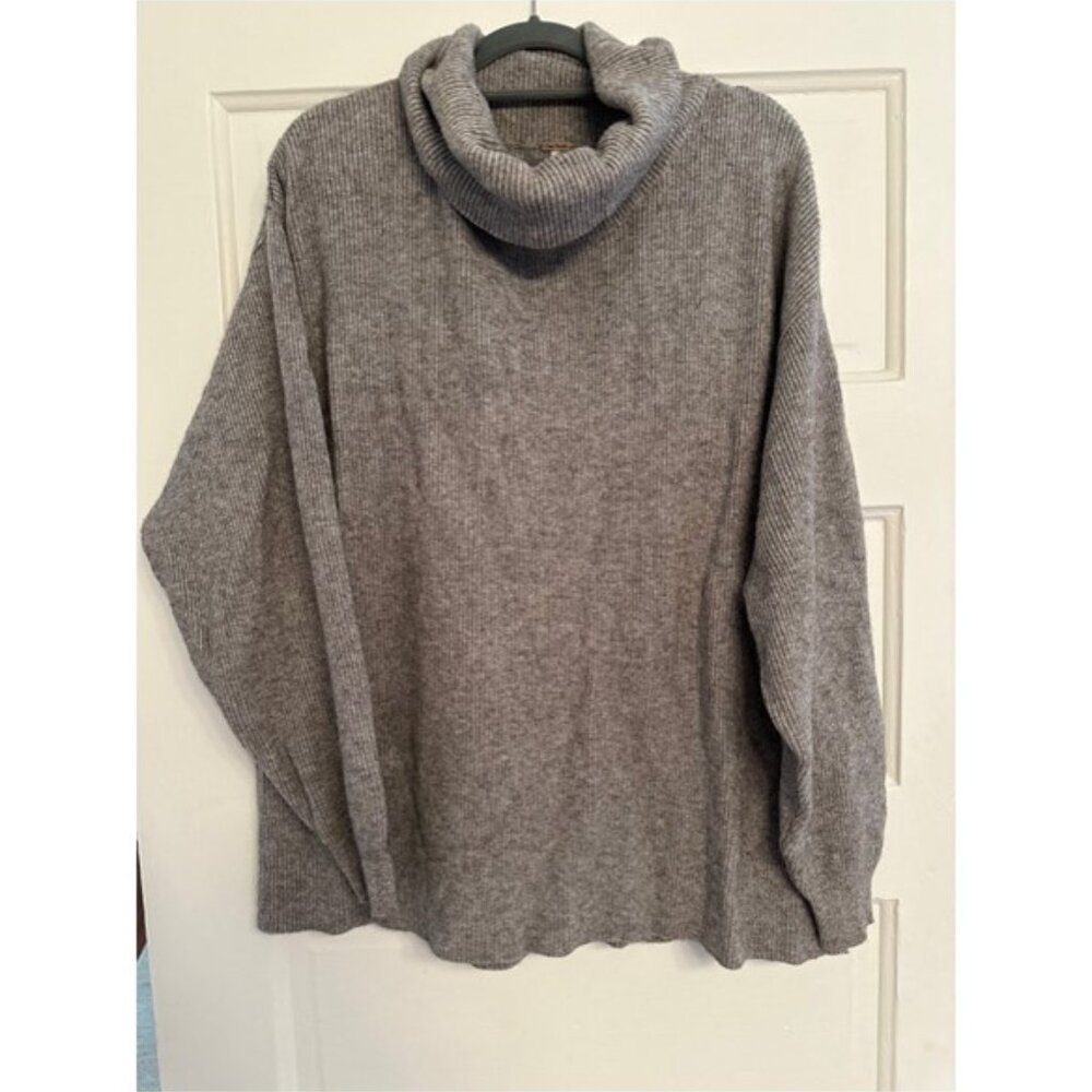 Free People. Grey Turtleneck Slouchy Sweater. Size M.